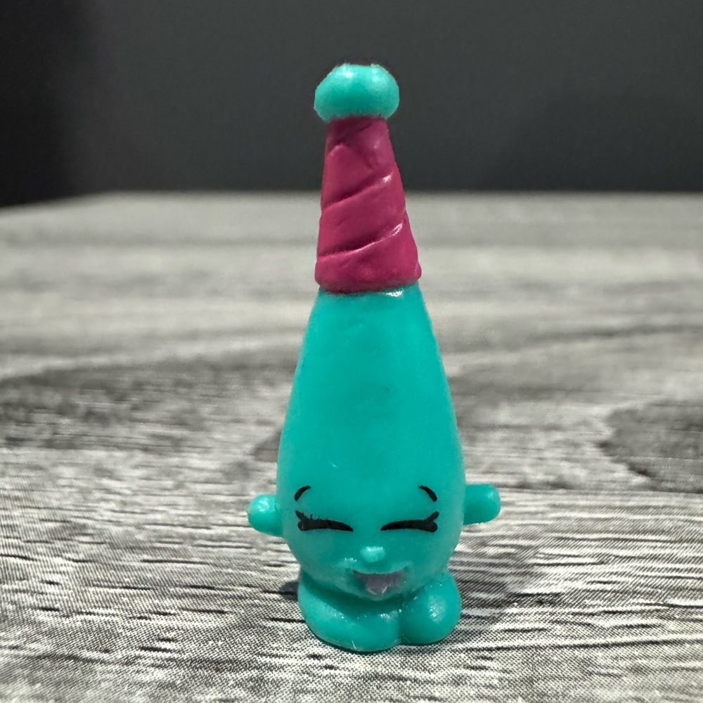 Shopkins | Sport: Turquoise & Pink Grace Baseball Bat - Mini Collectable Figure